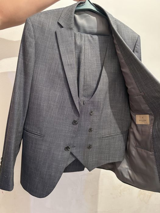 Костюм тройка продам