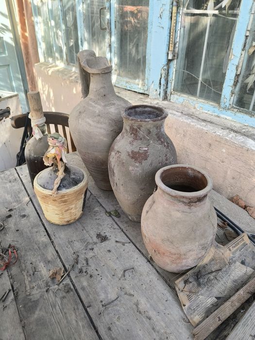 Продам старинные глиняные кувшины