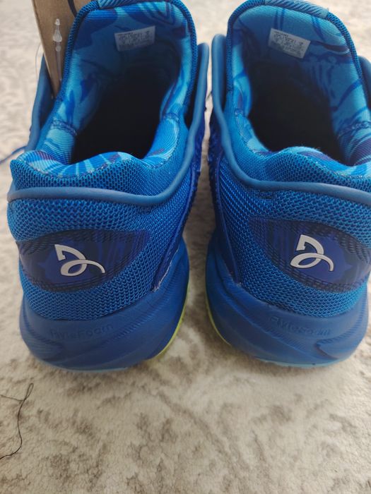 Продам кроссовки Асикс