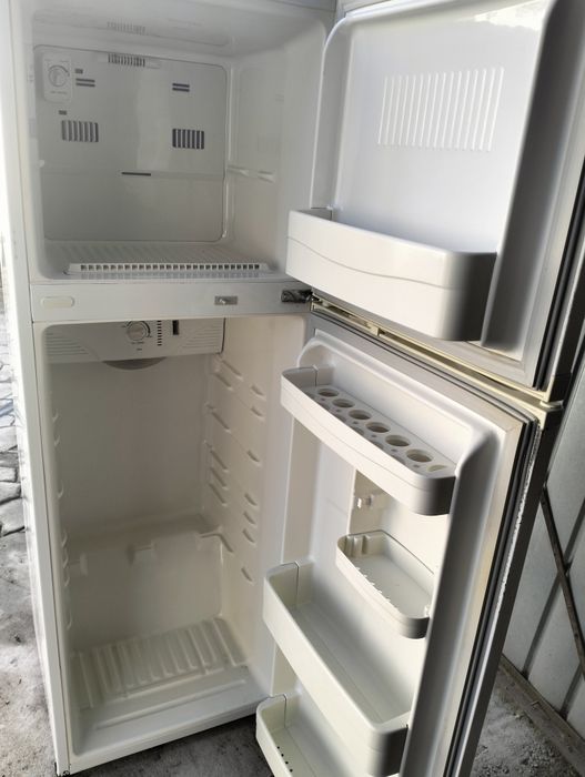 Vând frigider 230l  LG
