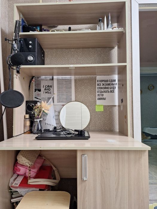 Продам стол письменный для школьника