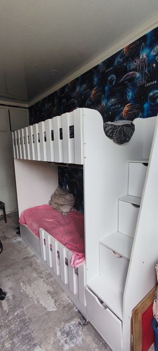 Двухъярусная кровать