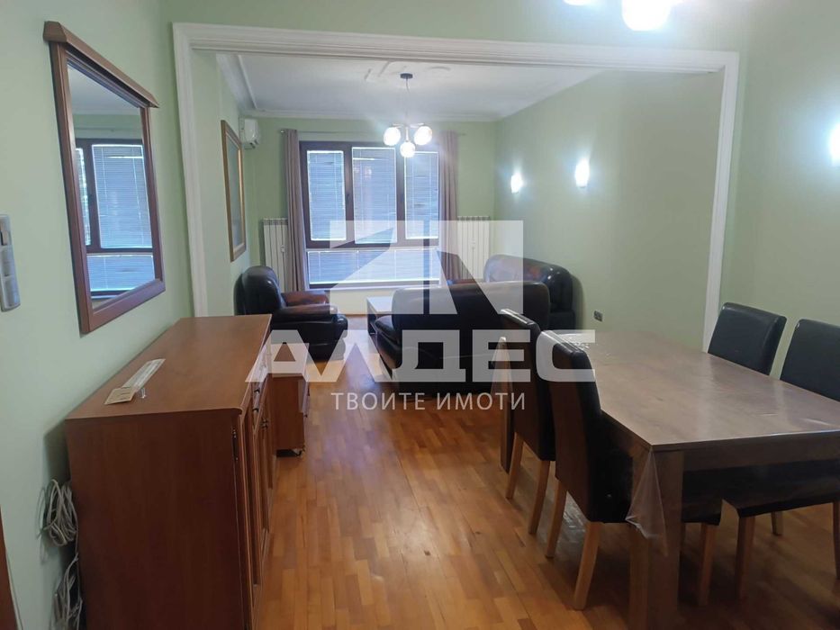 Дава се под наем Тристаен апартамент в София, Център - 123 кв.м за 900 € - Снимка #1