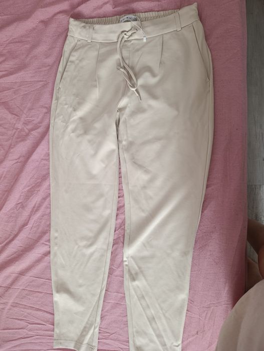 Vând pantaloni casual