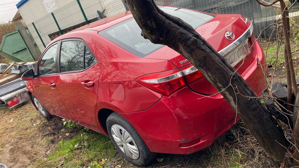 Vand Toyota Corolla  2015 / 1.3 Benzina (Motor Defect) / 4499€€€