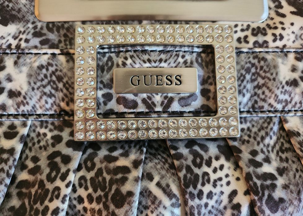 Дамска чанта - клъч Guess
