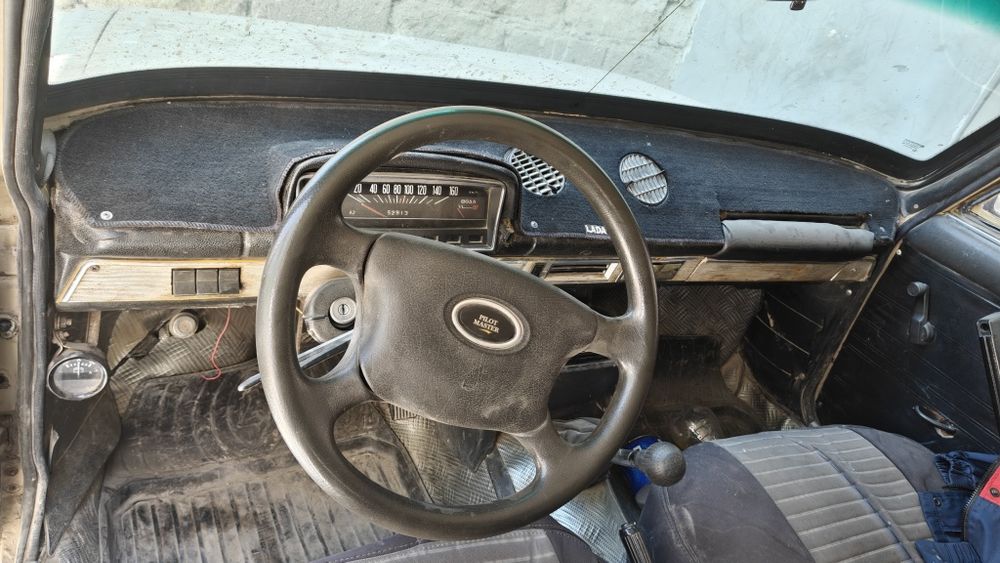 Lada 2102 sotiladi