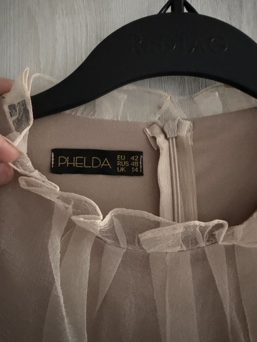 Нарядные вечерние платья в идеальном состоянии