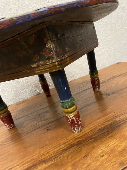 Ръчно рисувана  индийска масичка (chowki / bajot) синия