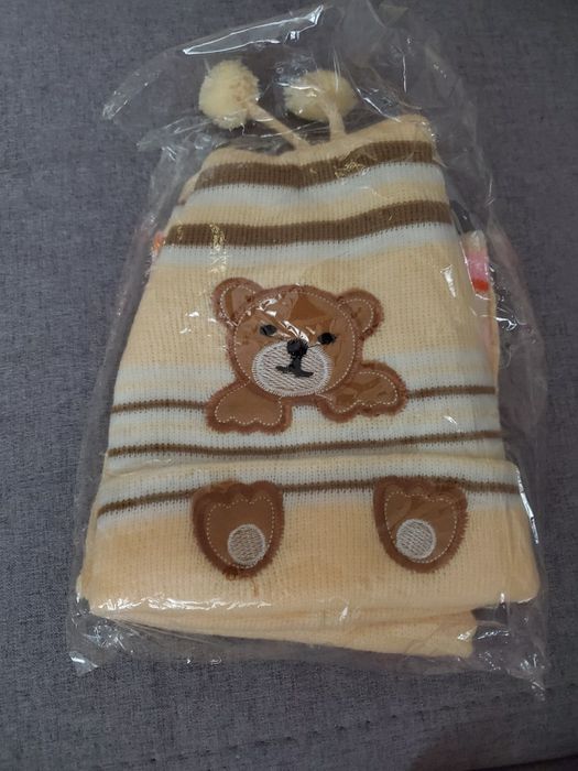 Детска шапка с шал