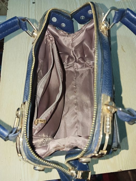 Продаю женские сумочки