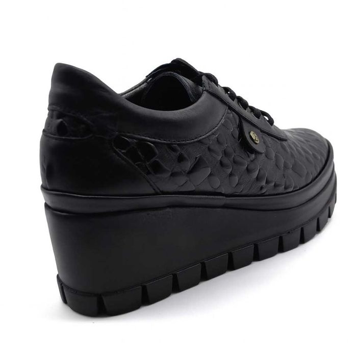 Дамски обувки от естествена кожа на платформа