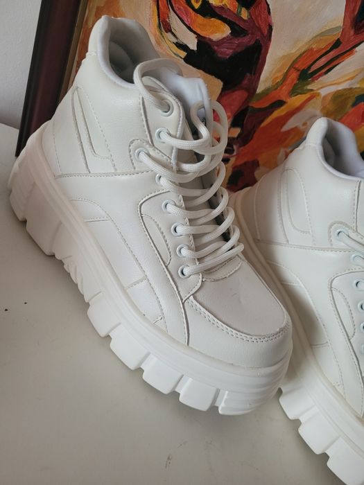 Adidasi sport talpa înaltă