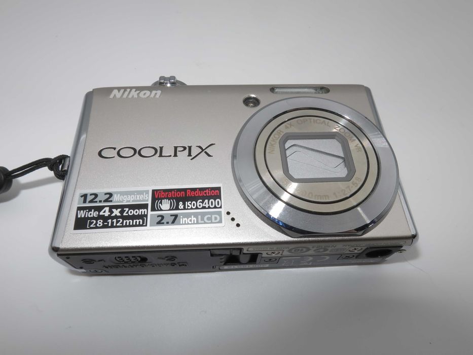 Nikon Coolpix S620 ултра компактен цифров фотоапарат, дигитална камера пълен комплект, като НОВА - тествана и работи отлично