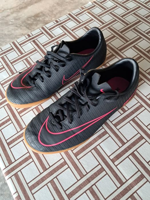 Pantofi teren sintetic nike marimea 35.5
