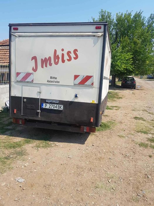 Продавам оборудван кемпер Mercedes MB100D