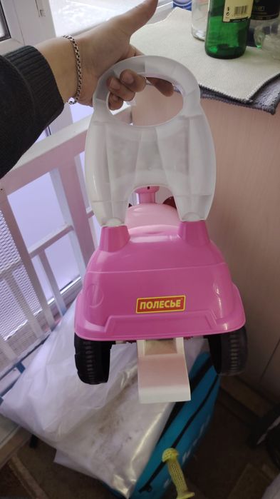 Продам Машинку толокар