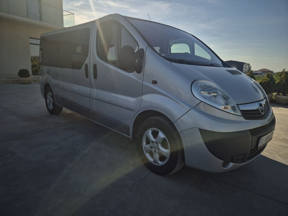 Opel vivaro 8+1 pasul lung usi batante