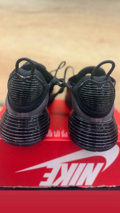 Оригинални Nike Air max 2090- в размер 44,5 и 45 нямат намиране