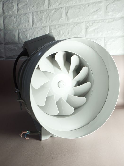 Ventilator tubulatură STERR DFA200 200 mm, 2 viteze, 840 m³/h, IP44 – Nou