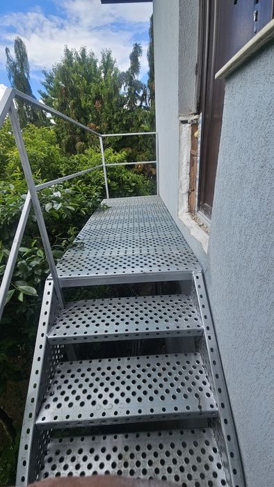 Vând scări zincate