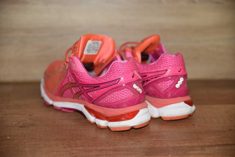 Asics GEL оригинални маратонки размер 40