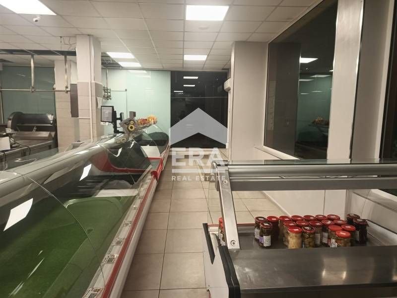 Функциониращ търговски обект със статут на  магазин  за продажба, кв.