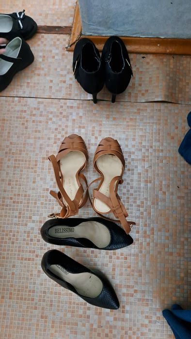 Продам 3 пары обуви