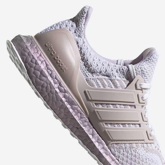 Оригинални дамски маратонки * ADIDAS ULTRABOOST DNA 5.0 * EU40