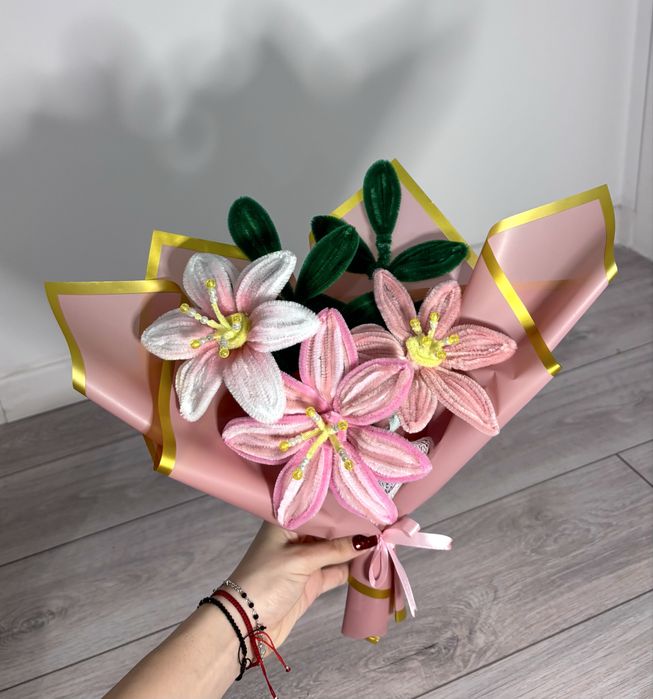 Flori si aranjamente din sârmă plușată