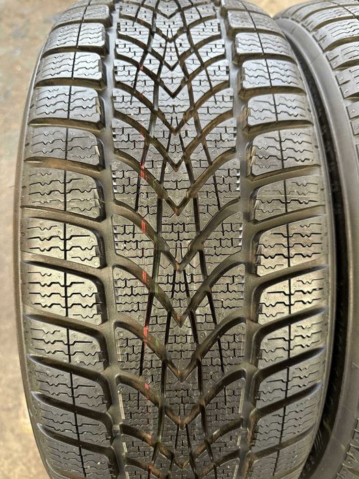 SET 2 Anvelope NOI Iarna 205/45 R17 DUNLOP SP WINTER SPORT runflat