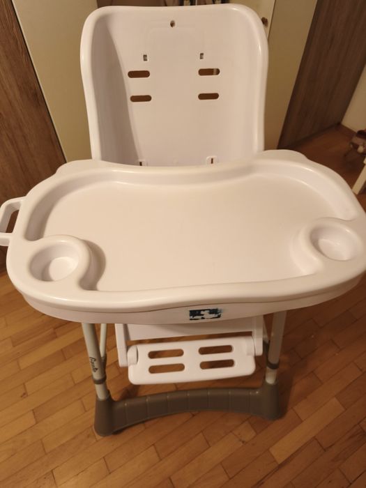 Подарявам стол за хранене