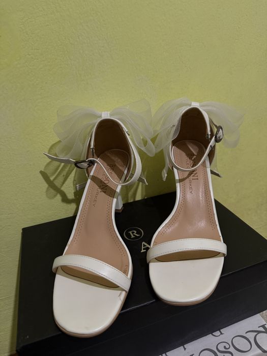 Продам туфли женские