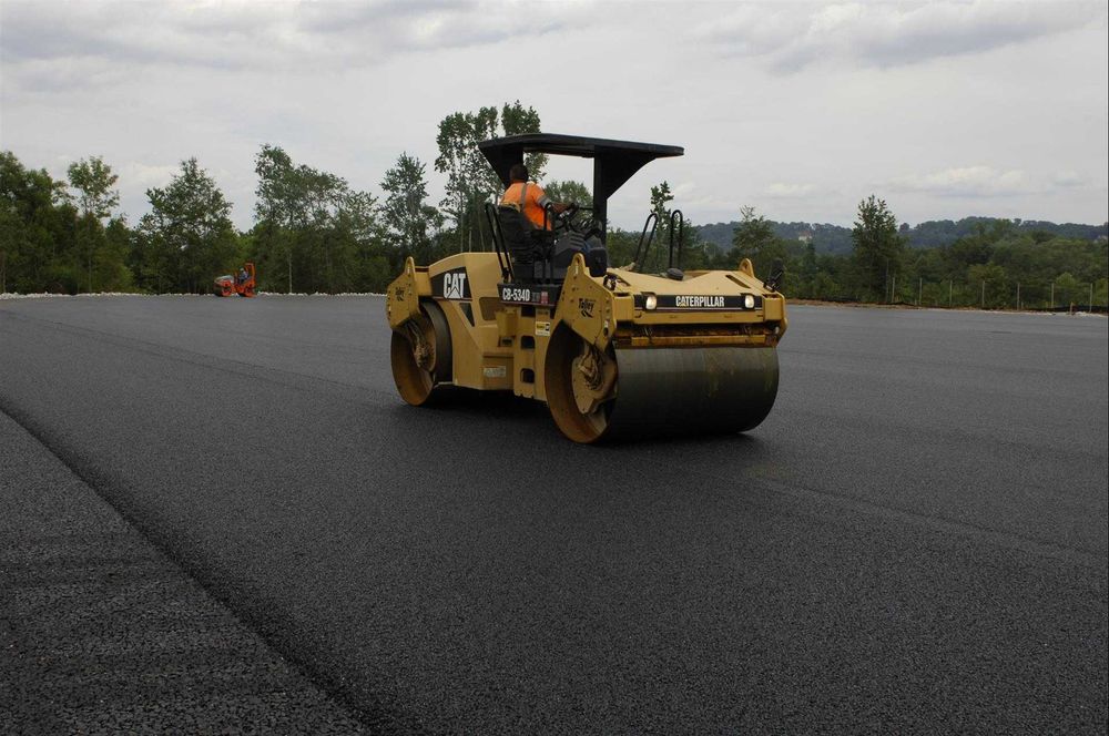 Асфальтирование и благоустройство.