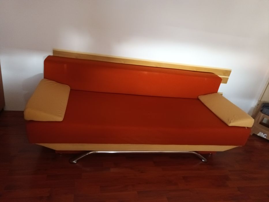 Canapea  cu ladã de depozitare !