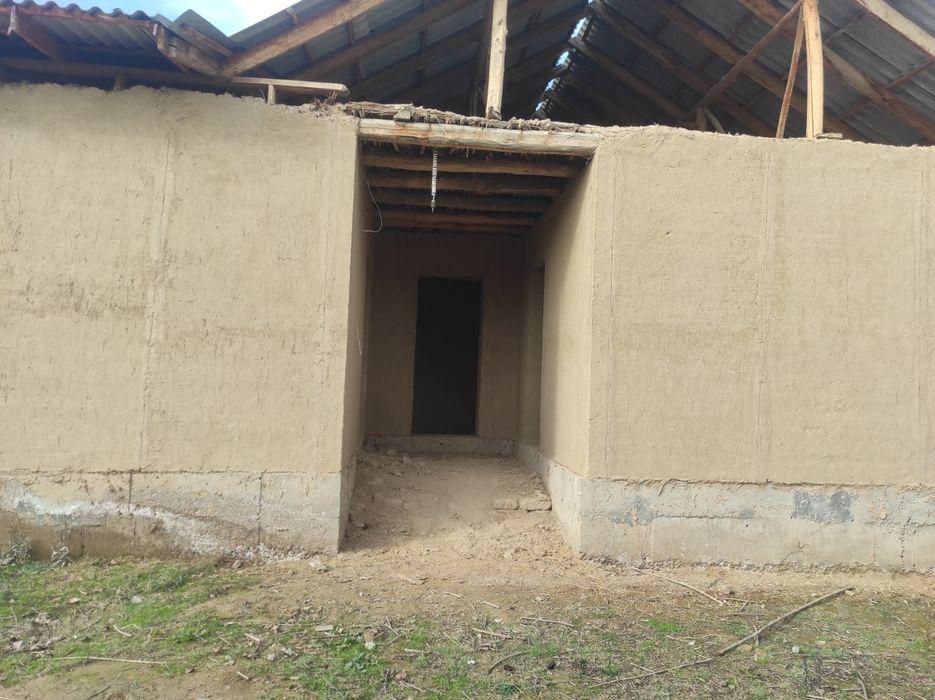 15 sotixli uchaska sotiladi