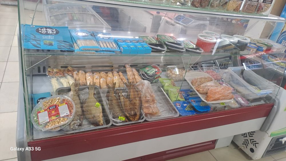 Продам холодильную витрину