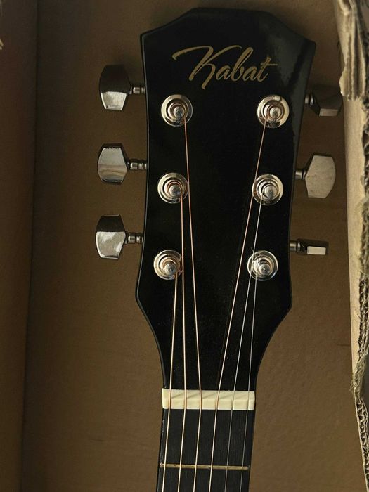 Kabat gitara akustik