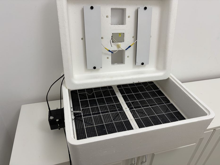 Продается инкубатор несушка