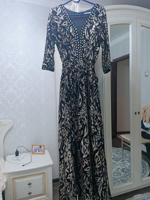 Продам платье блестящее
