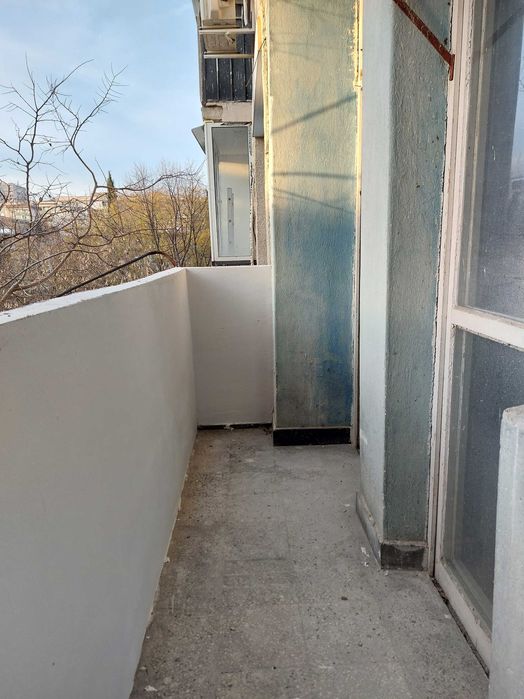 Продава тухлен апартамент в центъра до Енергото