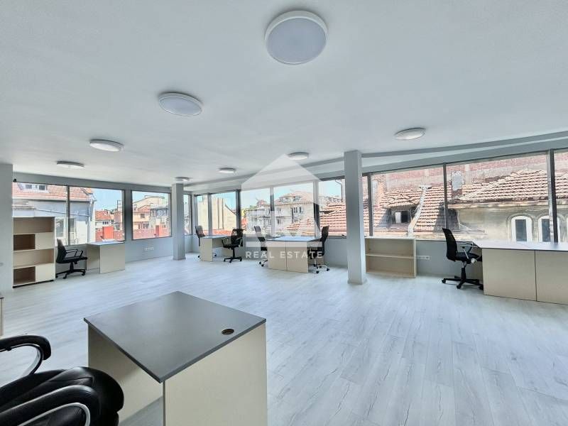 Дава се под наем Офис в София, Център - 134 кв.м за 2010 € - Снимка #3