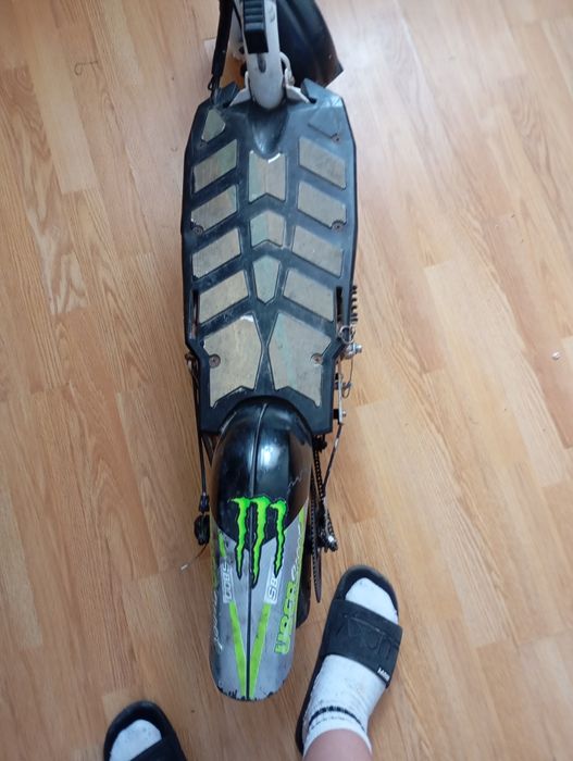 Vând trotineta electrica pe lant