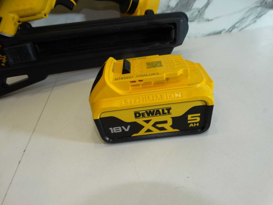 Dewalt DCN 693 - Такер за гвоздеи 40 - 60 мм