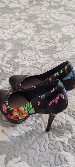 Дамски обувки с цветя