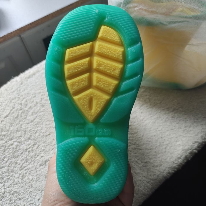 Продам резиновые сапожки на девочку