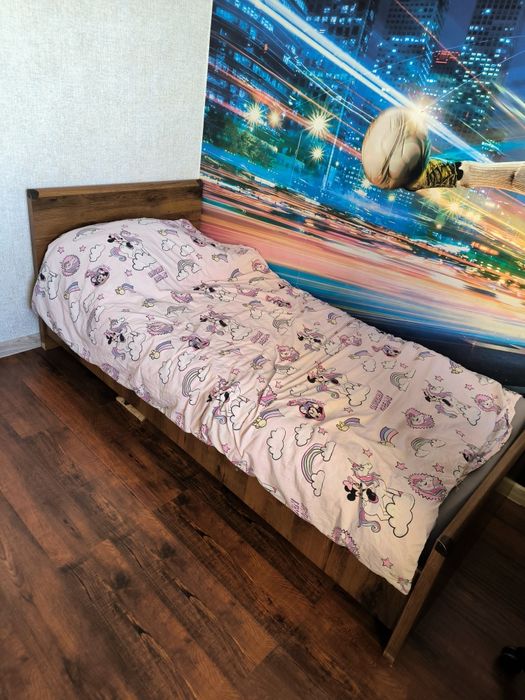 Продам Шкаф, стол, кровать