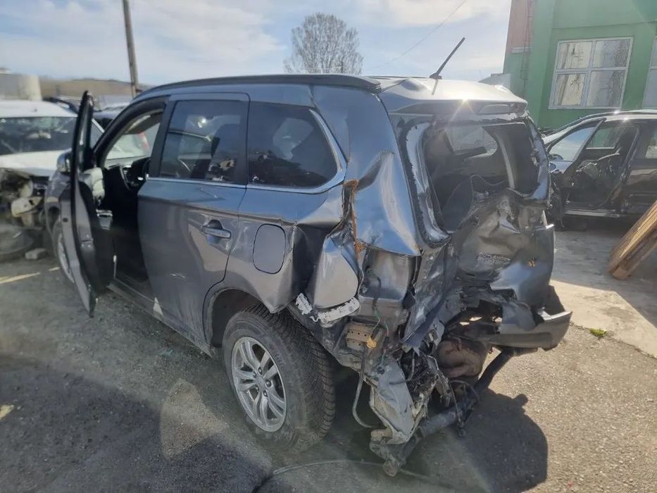 Dezmembrez Mitsubishi Outlander 3, an 2014, motor 2.0 benzina + hybrid cod 4B11, cutie de viteze automata usa stanga fata, usa stanga spate, usa dreapta fata, usa dreapta spate, oglinda stanga, oglinda dreapta, aripa dreapta fata, aripa stanga fata, grila