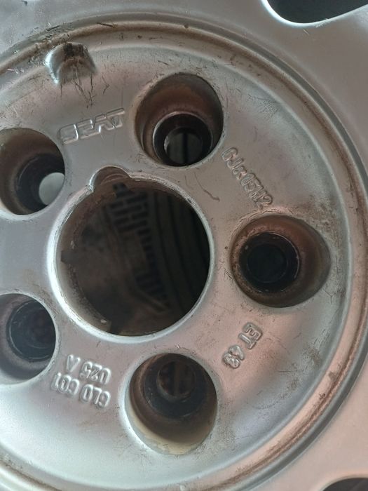 Jante + cauciucuri de vara  originale Seat R15  gama  vag