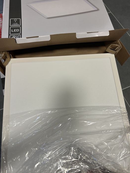 Plafoniera LED . Noi